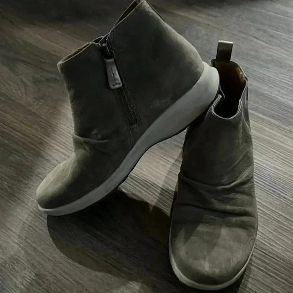 Clarks Gray Ankle Boots - Picture 4 of 7